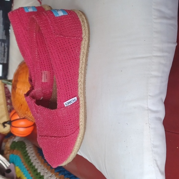 Toms Perforated Espadrille Pink Canvas Slip Ons, 7W - Picture 2 of 6